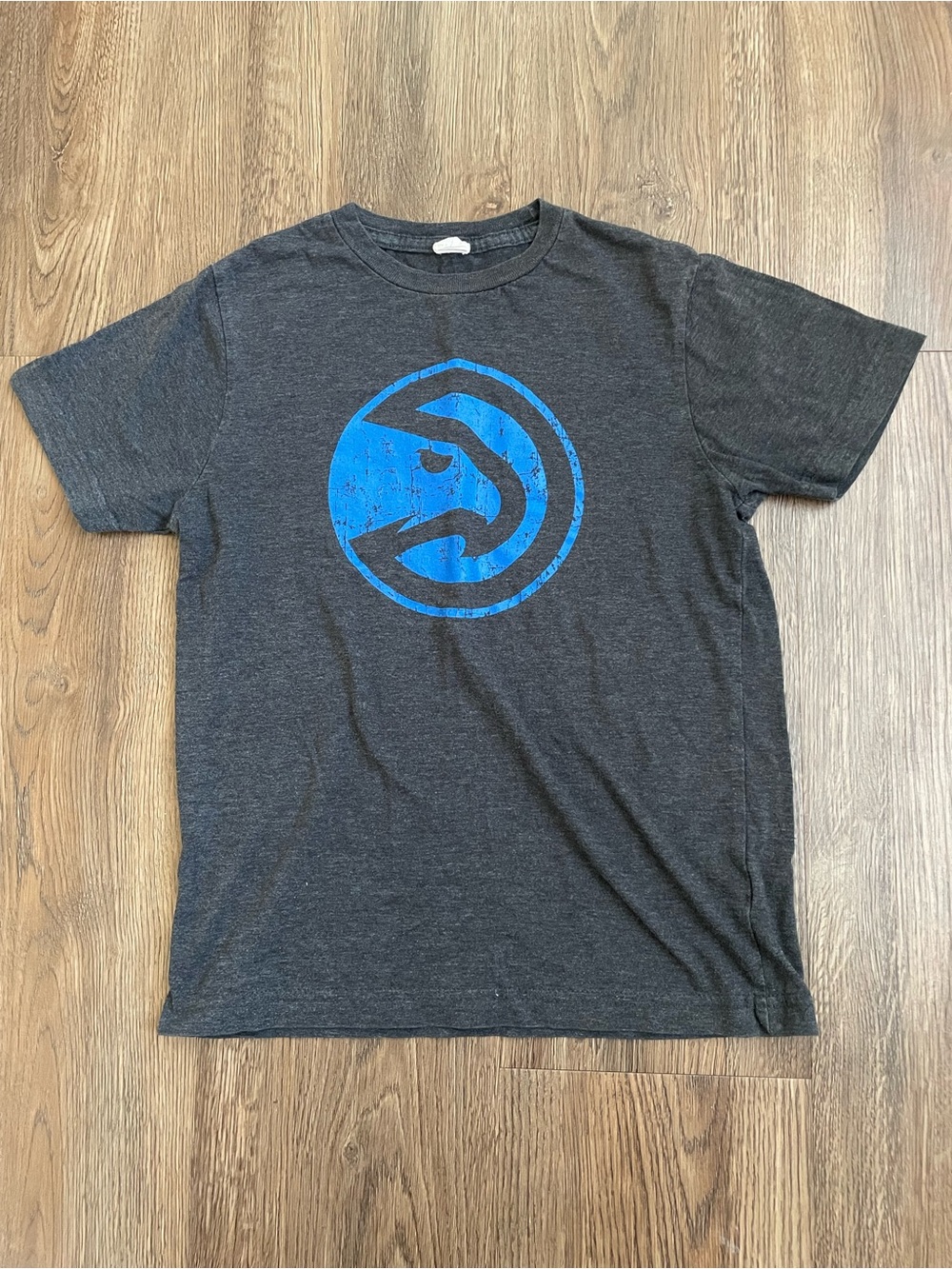 NBA Charcoal Kids Graphic Tee with Blue Atlanta Hawks Logo Size 6-8
